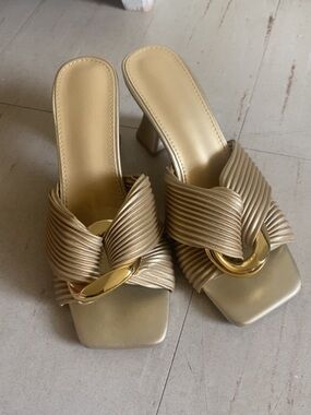 Gold Knot-Detail Heeled Mules - Women